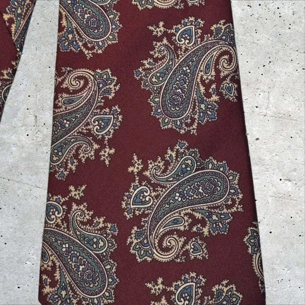 Christian Dior‎ Mens Burgundy Paisley Silk Tie Made in USA Italian Fabric